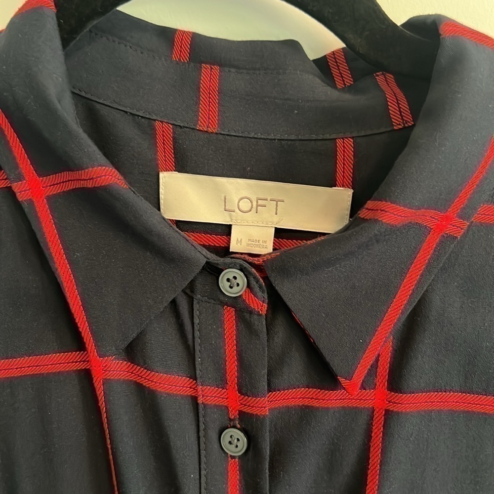 Loft buttoned down black and red top - size medium - Picture 3 of 8